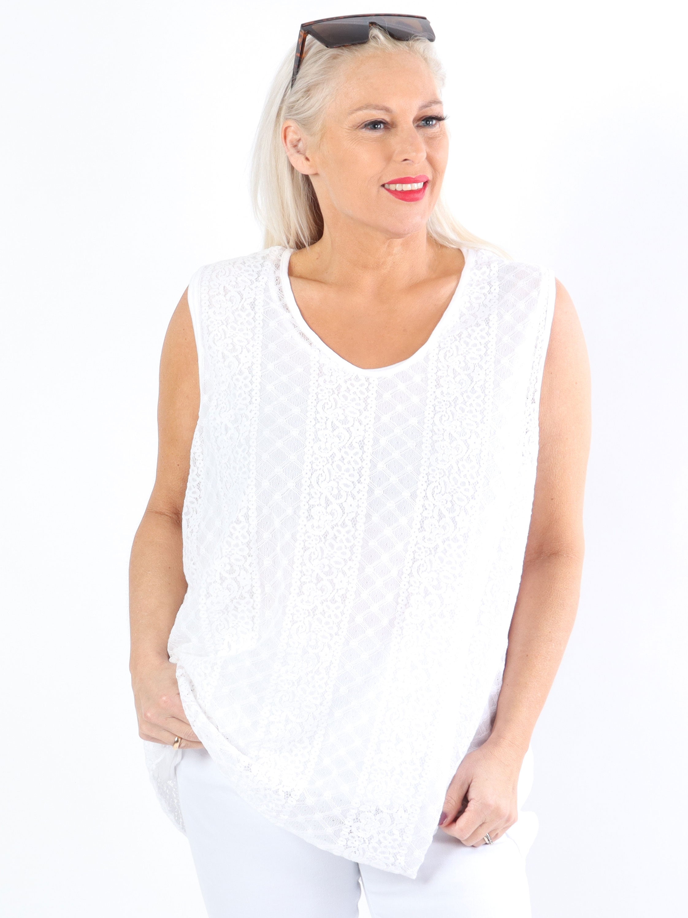 Estala - Sød plus size blondetop uden ærmer